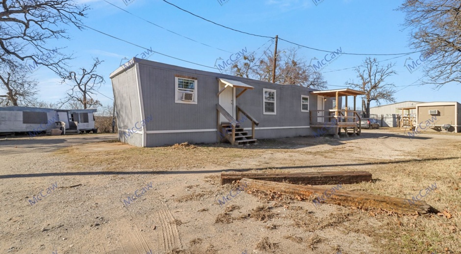 Spacious 2/1 Mobile Home in Denison!