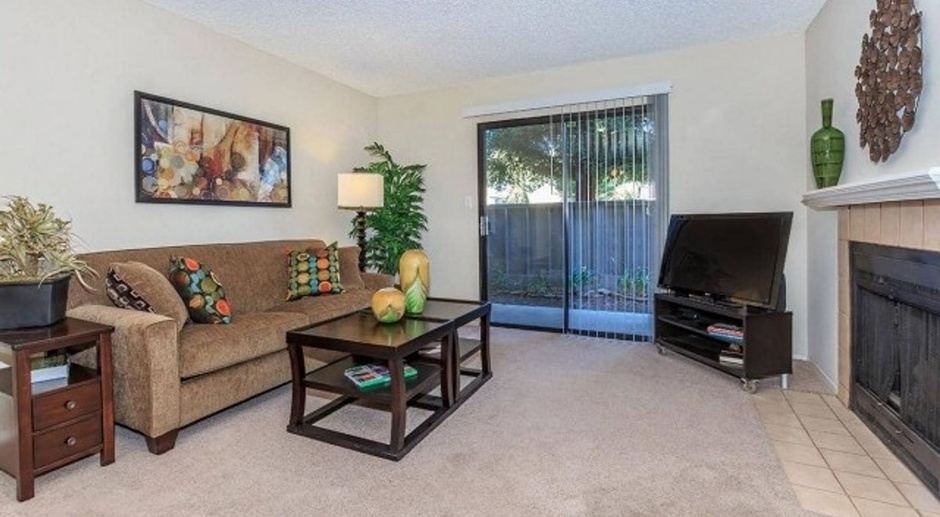 Beautiful and bright 2 bed 2 bath! Don't miss out on this stunning view!