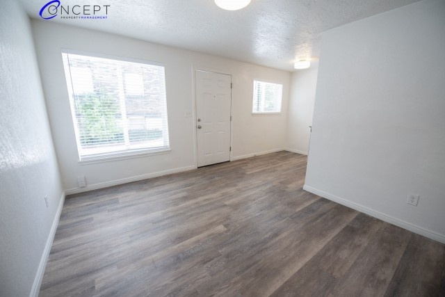 Beautifully remodeled 1 bedroom apartment with WASHER/DRYER in Fabulous Downtown Location 