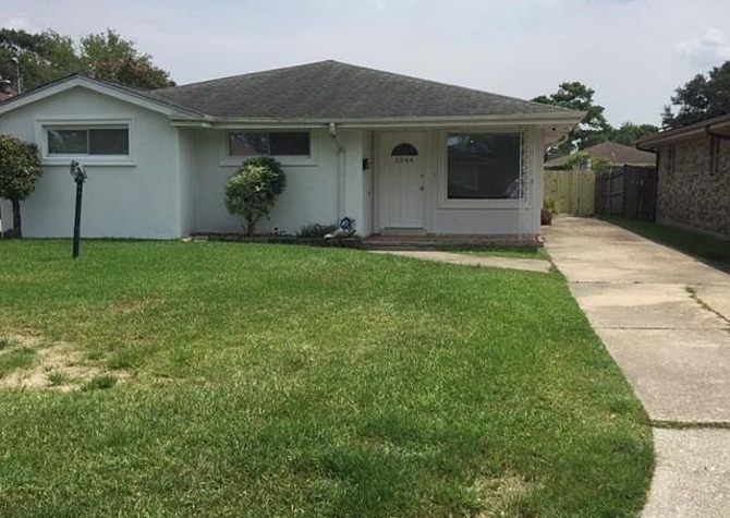 Houses Near Freshly Painted, Tile in entire House, Large fenced in back yard, Larg