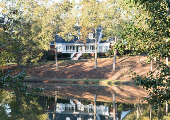 Houses Near Southern Charm w/Pond in Braselton