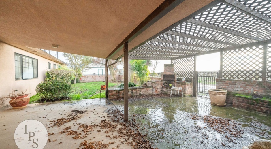 Westside Fresno Home with SOLAR, 4BR/3BA, New Carpet - Lots of Amenities!