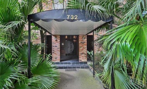 Houses Near Tulane Condo unit in Gated community with open floorplan, natural light, central air, with PARKING !!! for Tulane University Students in New Orleans, LA