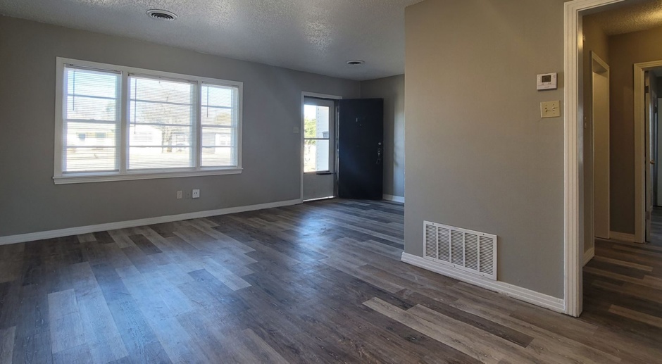  SPACIOUS 3/2 LOCATED IN CENTRAL LUBBOCK