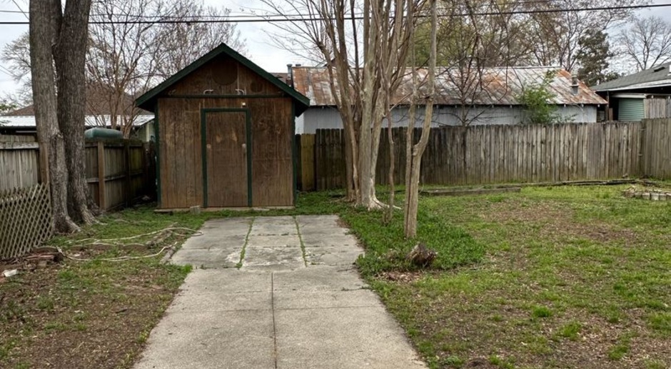  Renovated 3 BR-2 BA Cooper-Young Bungalow.  LAWN MAINTENANCE INCLUDED!  One small pet allowed with owner approval! 