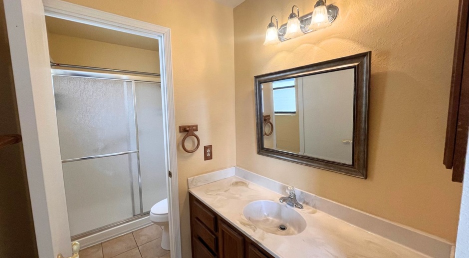 Large 3 Bedroom 2 Bathroom Home In Rio Rancho!