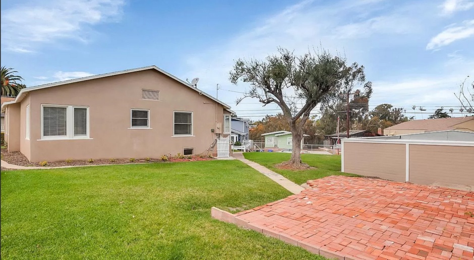 Stunning Mission Hills Residence close to Pioneer Park. 3-bedroom/1-bathroom, with detached garage home in the heart of an amazing location!! Only $4,395/mo