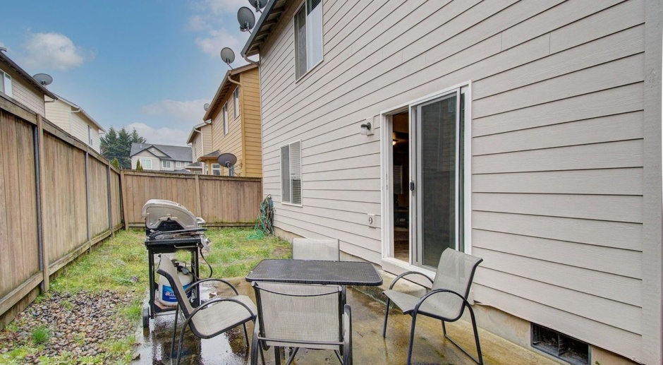Gorgeous 3BD Home in Whipple Creek! Minutes to I-5, Shopping, and More!