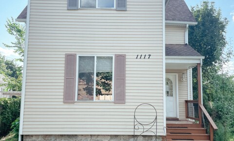 Houses Near Grand Rapids 5 Bed 3 Bath w/4 Stall Garage off Alpine Ave NW for Grand Rapids Students in Grand Rapids, MI