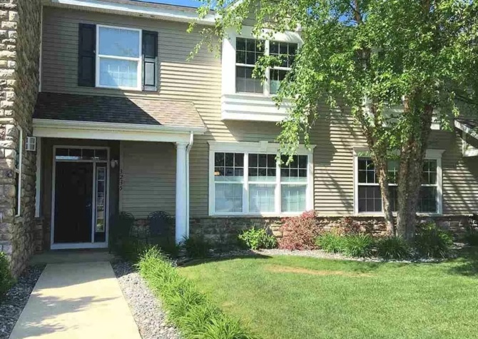 Houses Near SPARKLING SPACIOUS TOWNHOME MINUTES FROM TOWN AND SHOPPING