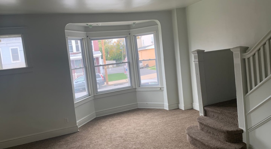 Spacious 2 Bedroom 2 Story Apartment with Wheelchair Lift-York City