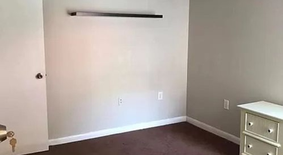 Room in 4 Bedroom Home at University Ct
