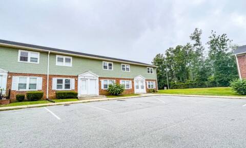Apartments Near Fayetteville Woodbridge Townhomes for Fayetteville Students in Fayetteville, NC