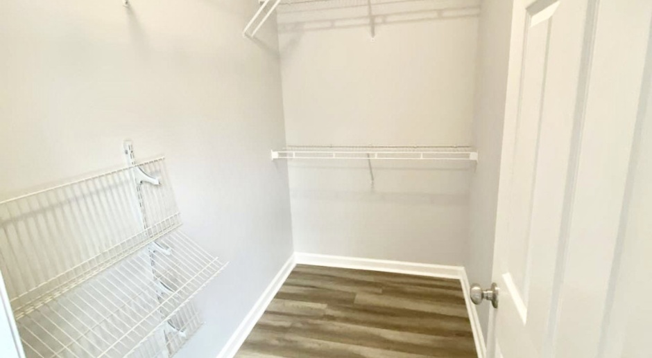 Large 1BR/1BA. All Utilities Included. Spacious Walk-In Closet, Large Kitchen & Pantry. 