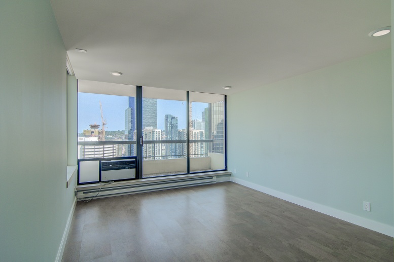 Beautiful view condo in the heart of the city! Close to everything!
