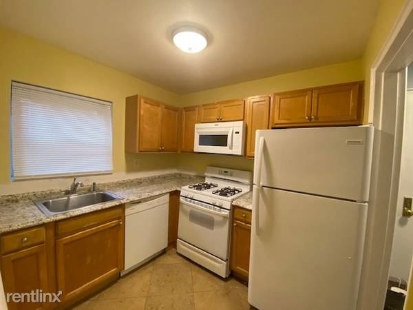Nice 1 Bedroom Apt 1st Floor Well Maintained Building - Laundry On Site - 1 Parking Space/Tarrytown