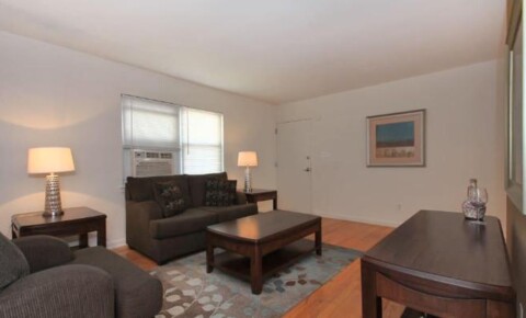 Apartments Near Pace U 24 Mola Blvd for Pace University Students in New York, NY