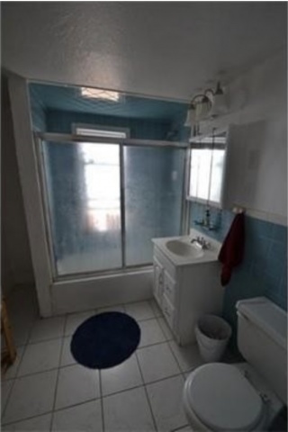 single room in a 5 bedoom 2.5 bathroom house