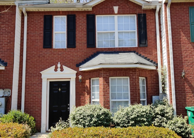 Houses Near 3 bedroom townhome in Stonecrest Area of Lithonia