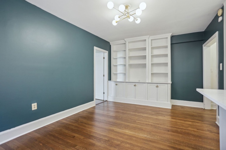 Charming 1BR/1BR in boutique 1920's building in the heart of the U street Corridor. Easy Metro Access! 