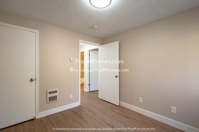Newly Upgraded, Stylish Two-Bedroom, Two-Bath Apartment in Southeast Portland - Includes Garage!