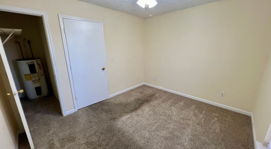 *END UNIT* 1 Bed/1 Bath Apt., Water Included