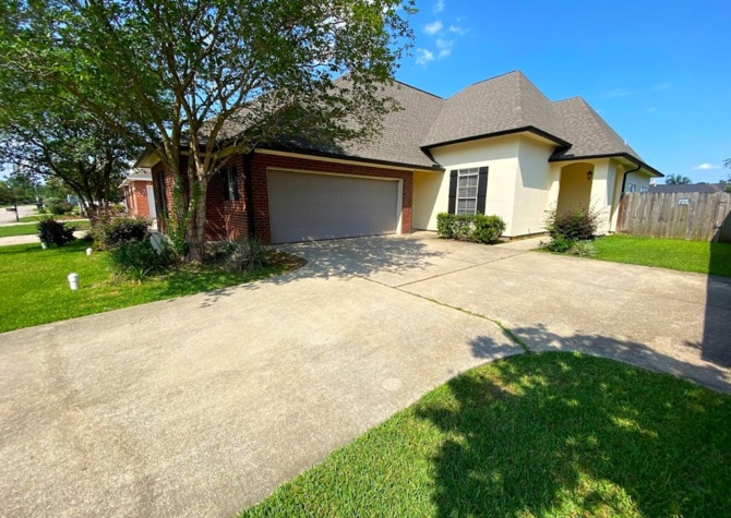 Houses Near Available for Rent: 3-Bedroom House in Lafitte Landing - 2131 La Cache Drive, Lake Charles, LA 70601